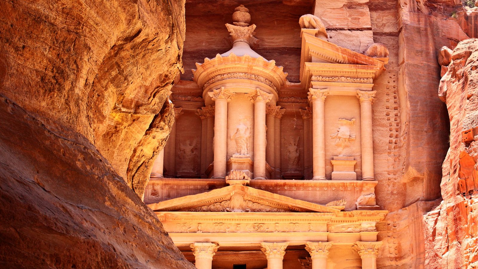 How much does it cost to tour Petra?