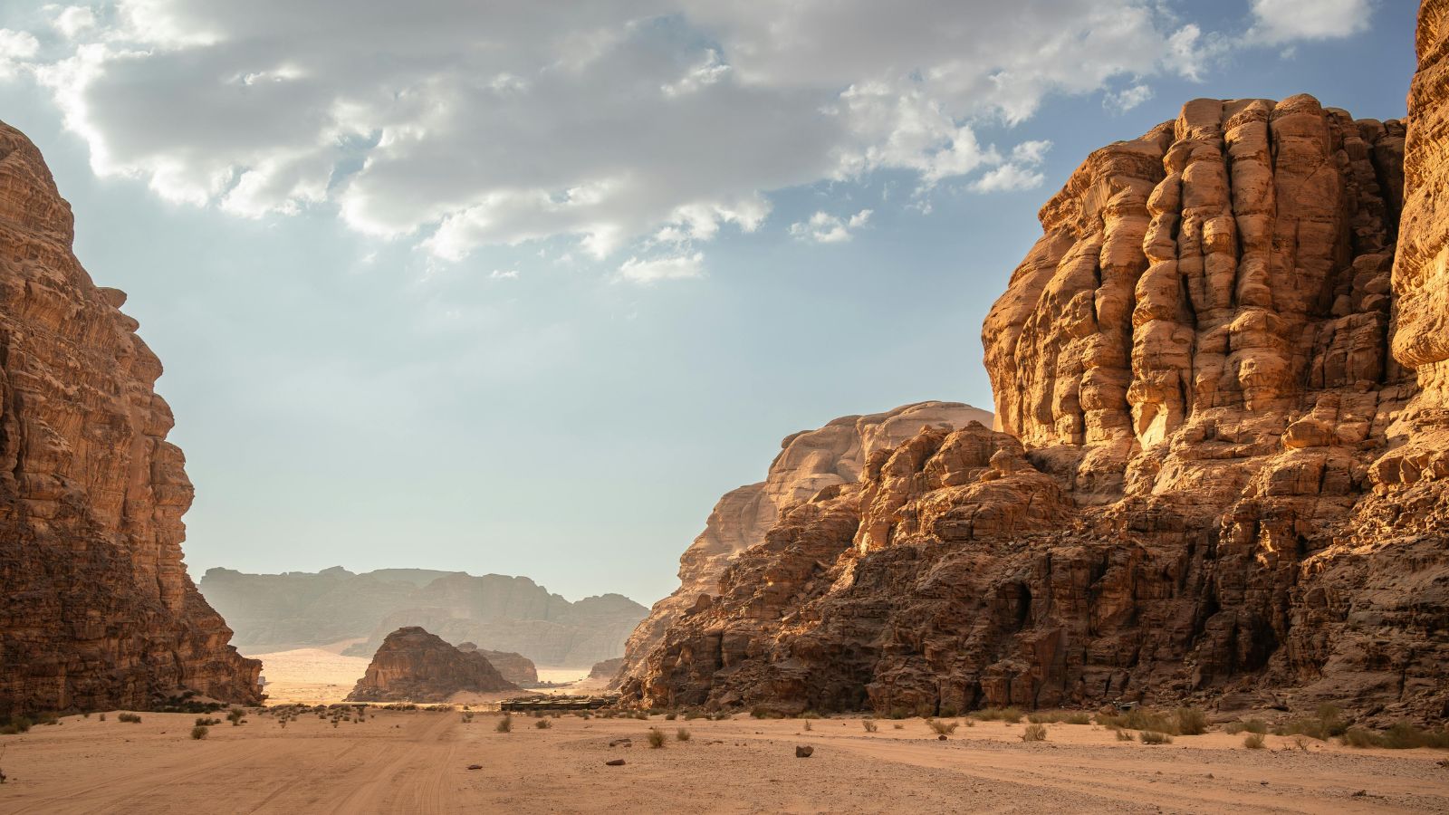 How to get to Wadi Rum from Aqaba: Full Local Guide